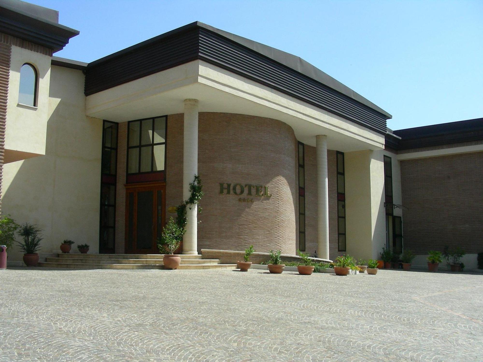 Hotel D.G. Garden Benevento Bagian luar foto